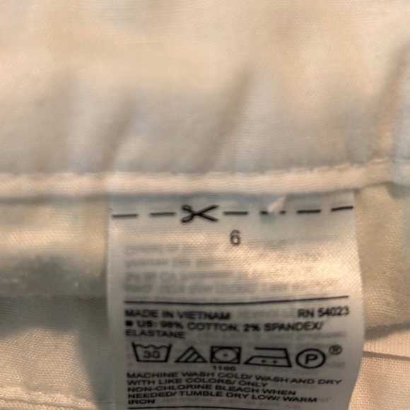 Short shorts - Picture 4 of 4